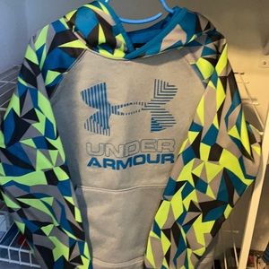 Under Armour boys size small sweatshirt